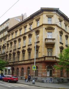 Korunní třída (dům, kde žil J. Foglar) Korunní třída (dům, kde žil J. Foglar)