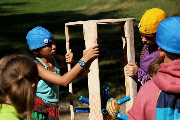 P�lmetrov� je�ek v kleci je v dr�en� Poutn�k�