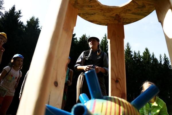 P�lmetrov� je�ek v kleci je v dr�en� Poutn�k�