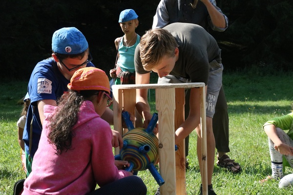 P�lmetrov� je�ek v kleci je v dr�en� Poutn�k�