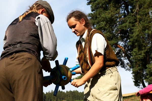 P�lmetrov� je�ek v kleci je v dr�en� Poutn�k�