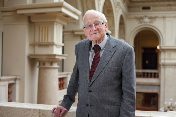 Rudolf Zahradnk - Akademie vd esk republiky / esk akad