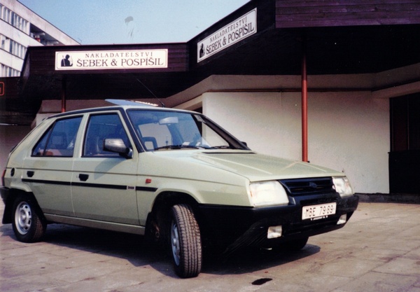 Firemn favorit ped budovou nakl. ebek a Pospil