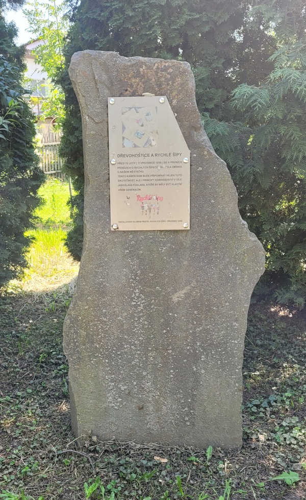 Pamtn kmen R (stav 2025)